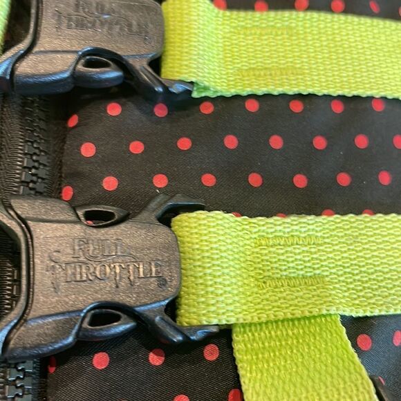 Life jacket for a child 20-25 inch chest 30-50 lbs full throttle brand. - Picture 5 of 6